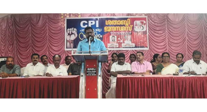 ചരിത്രത്തെ വളച്ചൊടിക്കുന്ന ഫാസിസത്തെ ശക്തമായി നേരിടണം : ഡെപ്യൂട്ടി സ്പീക്കർ ചിറ്റയം ഗോപകുമാർ ചരിത്രത്തെ വളച്ചൊടിക്കുന്ന ഫാസിസത്തെ ശക്തമായി നേരിടണം : ഡെപ്യൂട്ടി സ്പീക്കർ ചിറ്റയം ഗോപകുമാർ
