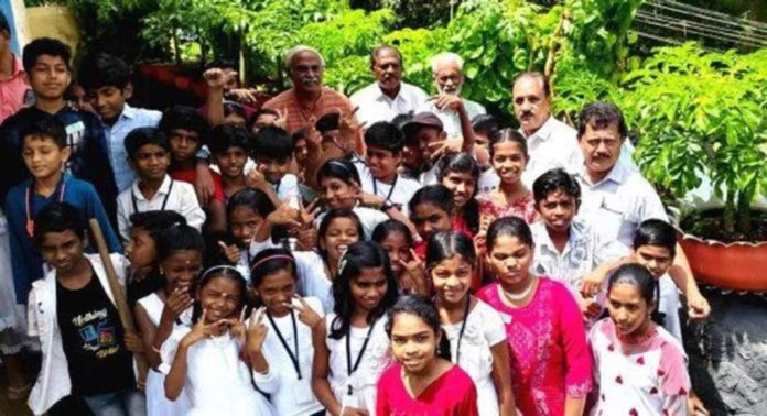 തലച്ചിറ എസ്.എൻ.ഡി.പി.യു.പി സ്കൂളിലെ കുട്ടിക്കർഷകർ നട്ട ചേനകൾ വിളവെടുക്കാൻ പാകമായി തലച്ചിറ എസ്.എൻ.ഡി.പി.യു.പി സ്കൂളിലെ കുട്ടിക്കർഷകർ നട്ട ചേനകൾ വിളവെടുക്കാൻ പാകമായി