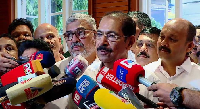 എംപിമാരായ കെ സുധാകരനെയും അടൂര്പ്രകാശിനെയും കണ്ട് കെപിസിസി അധ്യക്ഷൻ സണ്ണി ജോസഫ് എംപിമാരായ കെ സുധാകരനെയും അടൂര്പ്രകാശിനെയും കണ്ട് കെപിസിസി അധ്യക്ഷൻ സണ്ണി ജോസഫ്