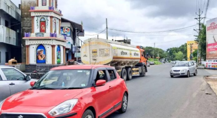 തിരുവല്ല എം.സി റോഡിലെ ഇടിഞ്ഞില്ലം ജംഗ്ഷനില് അപകടങ്ങൾ വർധിക്കുന്നു തിരുവല്ല എം.സി റോഡിലെ ഇടിഞ്ഞില്ലം ജംഗ്ഷനില് അപകടങ്ങൾ വർധിക്കുന്നു