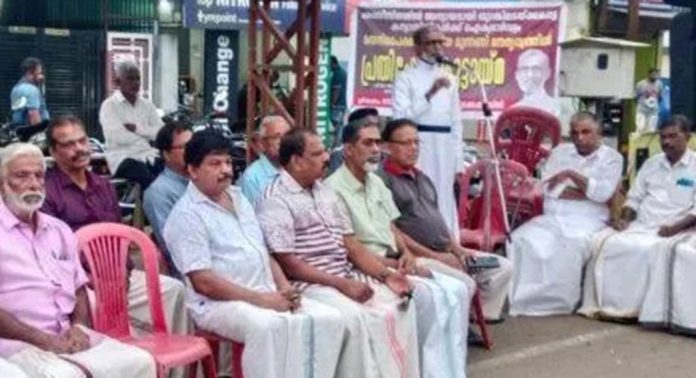 കന്യാസ്ത്രീകളെ ജയിലിൽ അടച്ചതിനെതിരെ ജനാധിപത്യ മതേതരകൂട്ടായ്മ പ്രതിഷേധ കൂട്ടായ്മ നടത്തി കന്യാസ്ത്രീകളെ ജയിലിൽ അടച്ചതിനെതിരെ ജനാധിപത്യ മതേതരകൂട്ടായ്മ പ്രതിഷേധ കൂട്ടായ്മ നടത്തി