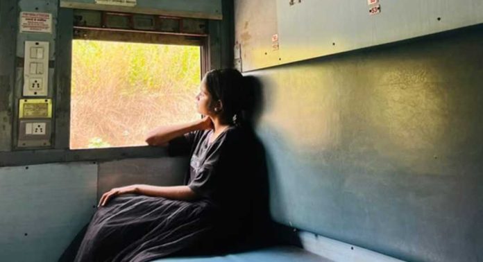 ഒറ്റക്ക് യാത്ര ചെയ്യുന്ന സ്ത്രീകളുടെ സുരക്ഷയ്ക്കു വേണ്ടി പാലക്കാട് റെയില്വേ ഡിവിഷന് പരിധിയില് മേരി സഹേലി പരിപാടിക്ക് തുടക്കം ഒറ്റക്ക് യാത്ര ചെയ്യുന്ന സ്ത്രീകളുടെ സുരക്ഷയ്ക്കു വേണ്ടി പാലക്കാട് റെയില്വേ ഡിവിഷന് പരിധിയില് മേരി സഹേലി പരിപാടിക്ക് തുടക്കം