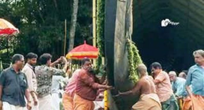 വരയന്നൂർ പള്ളിയോടം നീരണിഞ്ഞു വരയന്നൂർ പള്ളിയോടം നീരണിഞ്ഞു