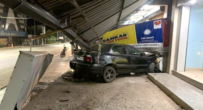 കോന്നി വകയാര് കോട്ടയം മുക്കിന് സമീപം കാര് നിയന്ത്രണം വിട്ട് കടയിലേക്ക് ഇടിച്ചു കയറി കോന്നി വകയാര് കോട്ടയം മുക്കിന് സമീപം കാര് നിയന്ത്രണം വിട്ട് കടയിലേക്ക് ഇടിച്ചു കയറി