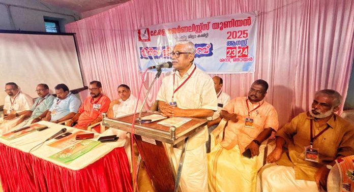 കേരള ജേർണലിസ്റ്റ്സ് യൂണിയൻ (കെ.ജെ.യു) പത്തനംതിട്ട ജില്ലാ കമ്മിറ്റിയുടെ ദ്വിദിന ക്യാമ്പ് കുമളിയിൽ ആരംഭിച്ചു കേരള ജേർണലിസ്റ്റ്സ് യൂണിയൻ (കെ.ജെ.യു) പത്തനംതിട്ട ജില്ലാ കമ്മിറ്റിയുടെ ദ്വിദിന ക്യാമ്പ് കുമളിയിൽ ആരംഭിച്ചു