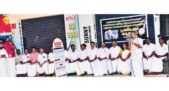 തണ്ണിത്തോട്ടിൽ പ്രതിഷേധ കൂട്ടായ്മ സംഘടിപ്പിച്ചു തണ്ണിത്തോട്ടിൽ പ്രതിഷേധ കൂട്ടായ്മ സംഘടിപ്പിച്ചു