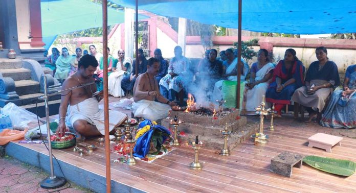അങ്ങാടി ശാസ്താക്ഷേത്രത്തിൽ നവശക്തി അർച്ചനയും ഹോമവും നടന്നു അങ്ങാടി ശാസ്താക്ഷേത്രത്തിൽ നവശക്തി അർച്ചനയും ഹോമവും നടന്നു