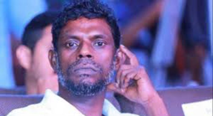 ഗായകന് യേശുദാസിനും സംവിധായകന് അടൂര് ഗോപാലകൃഷ്ണനുമെതിരായ ഫേസ്ബുക്ക് പോസ്റ്റില് നടന് വിനായകനെതിരെ പോലീസില് പരാതി ഗായകന് യേശുദാസിനും സംവിധായകന് അടൂര് ഗോപാലകൃഷ്ണനുമെതിരായ ഫേസ്ബുക്ക് പോസ്റ്റില് നടന് വിനായകനെതിരെ പോലീസില് പരാതി