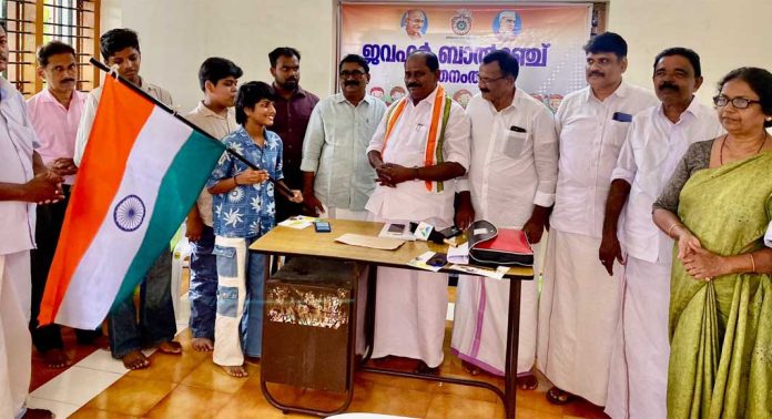 എല്ലാ വീടുകളിലും ഓഗസ്റ്റ് 15 ന് ദേശീയ പതാക ഉയർത്തി കൊടിപാറട്ടെ പരിപാടി വിജയിപ്പിക്കണമെന്ന് പ്രൊഫ. സതീഷ് കൊച്ചുപറമ്പിൽ എല്ലാ വീടുകളിലും ഓഗസ്റ്റ് 15 ന് ദേശീയ പതാക ഉയർത്തി കൊടിപാറട്ടെ പരിപാടി വിജയിപ്പിക്കണമെന്ന് പ്രൊഫ. സതീഷ് കൊച്ചുപറമ്പിൽ