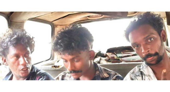 ഇട്ടിയപ്പാറ സ്വകാര്യ ബസ് സ്റ്റാൻഡിൽ മദ്യപിച്ച് പരസ്പരം അടിപിടി കൂടുകയും യാത്രക്കാരുമായി സംഘര്ഷമുണ്ടാക്കുകയും ചെയ്ത മൂന്നു യുവാക്കൾ പിടിയിൽ ഇട്ടിയപ്പാറ സ്വകാര്യ ബസ് സ്റ്റാൻഡിൽ മദ്യപിച്ച് പരസ്പരം അടിപിടി കൂടുകയും യാത്രക്കാരുമായി സംഘര്ഷമുണ്ടാക്കുകയും ചെയ്ത മൂന്നു യുവാക്കൾ പിടിയിൽ