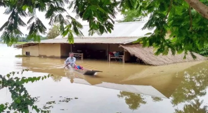 അസമിൽ വീണ്ടും മഴ ശക്തമാകുന്നു ; രണ്ട് പേര് മരിച്ചു അസമിൽ വീണ്ടും മഴ ശക്തമാകുന്നു ; രണ്ട് പേര് മരിച്ചു