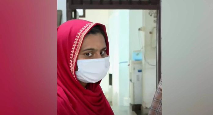തിരുവനന്തപുരം ജനറൽ ആശുപത്രിയിലെ ശസ്ത്രക്രിയ പിഴവിൽ യുവതിയുടെ നെഞ്ചിൽ കുടുങ്ങിയ ഗൈഡ് വെയർ പുറത്തെടുക്കില്ല തിരുവനന്തപുരം ജനറൽ ആശുപത്രിയിലെ ശസ്ത്രക്രിയ പിഴവിൽ യുവതിയുടെ നെഞ്ചിൽ കുടുങ്ങിയ ഗൈഡ് വെയർ പുറത്തെടുക്കില്ല