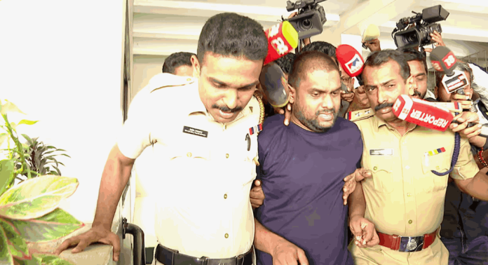 പാതി വില തട്ടിപ്പ് കേസിൽ പ്രത്യേക അന്വേഷണ സംഘത്തെ പിരിച്ചുവിട്ടതോടെ ആശങ്കയിലായി തട്ടിപ്പിനിരയായ വീട്ടമ്മമാർ പാതി വില തട്ടിപ്പ് കേസിൽ പ്രത്യേക അന്വേഷണ സംഘത്തെ പിരിച്ചുവിട്ടതോടെ ആശങ്കയിലായി തട്ടിപ്പിനിരയായ വീട്ടമ്മമാർ