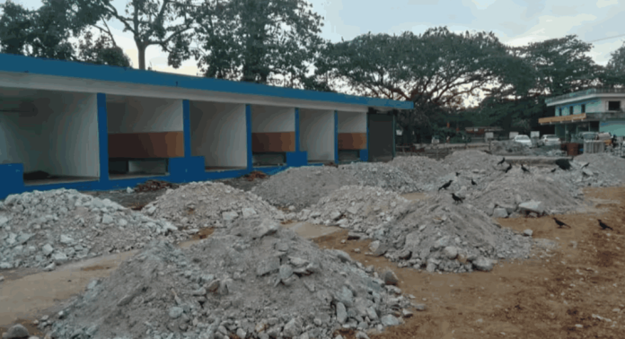 പന്തളത്ത് പണി കഴിപ്പിച്ച പുതിയ ബസ് സ്റ്റാന്റിന് സ്വാമി അയ്യപ്പൻ എന്ന് പേരിട്ട് പന്തളം നഗരസഭ പന്തളത്ത് പണി കഴിപ്പിച്ച പുതിയ ബസ് സ്റ്റാന്റിന് സ്വാമി അയ്യപ്പൻ എന്ന് പേരിട്ട് പന്തളം നഗരസഭ