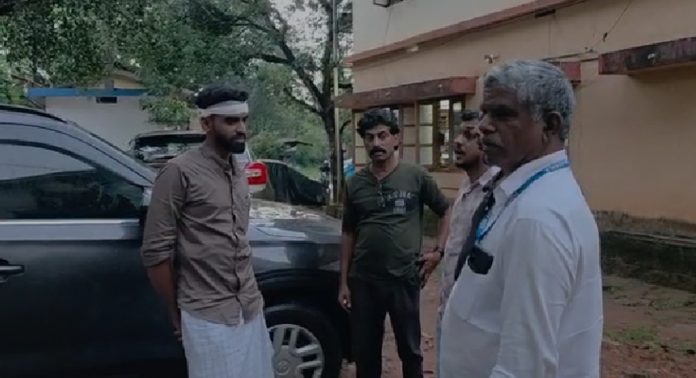 താമരശ്ശേരിയിൽ മദ്യലഹരിയിൽ യുവാക്കൾ നടത്തിയ ആക്രമണത്തിൽ രണ്ടു പേർക്ക് പരുക്കേറ്റു താമരശ്ശേരിയിൽ മദ്യലഹരിയിൽ യുവാക്കൾ നടത്തിയ ആക്രമണത്തിൽ രണ്ടു പേർക്ക് പരുക്കേറ്റു