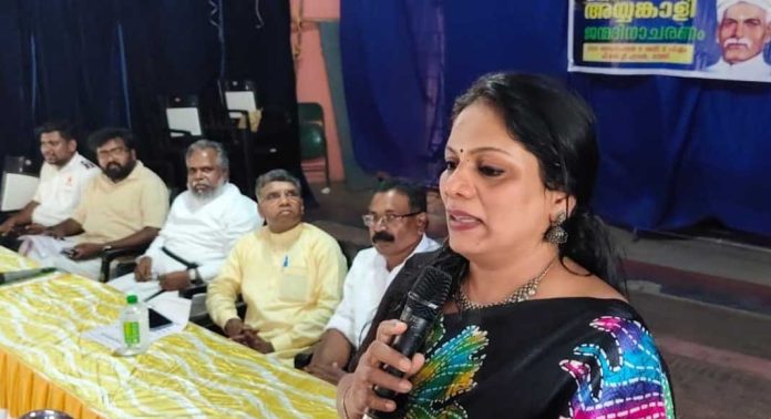 അയ്യങ്കാളിയെ കേവല സമുദായാചാര്യൻ മാത്രമായി ചിത്രീകരിക്കുന്ന പ്രവണത അവസാനിപ്പിക്കണമെന്ന് ദളിത് ആക്ടിവിസ്റ്റ് ഡോ. വിനീത വിജയന് അയ്യങ്കാളിയെ കേവല സമുദായാചാര്യൻ മാത്രമായി ചിത്രീകരിക്കുന്ന പ്രവണത അവസാനിപ്പിക്കണമെന്ന് ദളിത് ആക്ടിവിസ്റ്റ് ഡോ. വിനീത വിജയന്