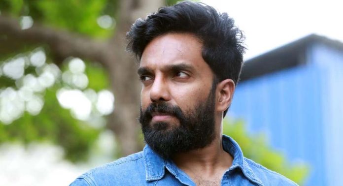 നടൻ അമിത് ചക്കാലക്കൽ വീണ്ടും കസ്റ്റംസിന് മുന്നിൽ ഹാജരായി നടൻ അമിത് ചക്കാലക്കൽ വീണ്ടും കസ്റ്റംസിന് മുന്നിൽ ഹാജരായി