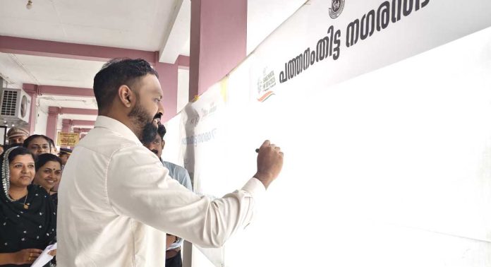 ശുചിത്വ സന്ദേശം നല്കി ജില്ലാ കളക്ടറുടെ ചിത്രവര ശുചിത്വ സന്ദേശം നല്കി ജില്ലാ കളക്ടറുടെ ചിത്രവര
