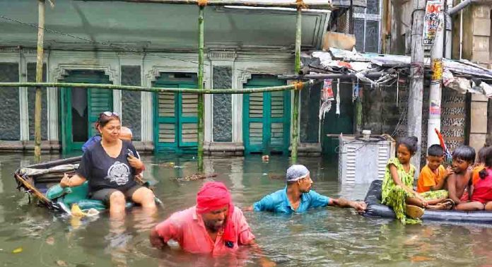പശ്ചിമബംഗാളിൽ മഴക്കെടുതിയിൽ മരണസംഖ്യ ഉയരുന്നു പശ്ചിമബംഗാളിൽ മഴക്കെടുതിയിൽ മരണസംഖ്യ ഉയരുന്നു