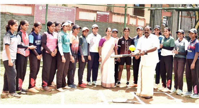 ഫെഡറൽ കപ്പ് സോഫ്റ്റ് ബോൾ ചാമ്പ്യൻഷിപ്പ് : കേരള ടീം പരിശീലനം ആരംഭിച്ചു ഫെഡറൽ കപ്പ് സോഫ്റ്റ് ബോൾ ചാമ്പ്യൻഷിപ്പ് : കേരള ടീം പരിശീലനം ആരംഭിച്ചു