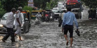 ഉത്തരേന്ത്യയിൽ കനത്ത മഴ ; ദില്ലിയിൽ ജനജീവിതം സ്തംഭിച്ചു