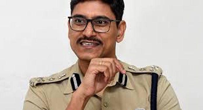 പീച്ചി സ്റ്റേഷനിലെ മർദനത്തിന്റെ അന്വേഷണത്തെക്കുറിച്ച് തനിക്കറിയില്ലെന്ന് കൊച്ചി സിറ്റി പോലീസ് കമ്മീഷണർ പീച്ചി സ്റ്റേഷനിലെ മർദനത്തിന്റെ അന്വേഷണത്തെക്കുറിച്ച് തനിക്കറിയില്ലെന്ന് കൊച്ചി സിറ്റി പോലീസ് കമ്മീഷണർ