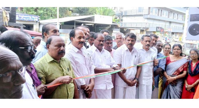 പത്തനംതിട്ട ഈസ്റ്റ് മണ്ഡലം കോൺഗ്രസ് കമ്മിറ്റി ഓഫീസ് ഉദ്ഘാടനം ചെയ്തു പത്തനംതിട്ട ഈസ്റ്റ് മണ്ഡലം കോൺഗ്രസ് കമ്മിറ്റി ഓഫീസ് ഉദ്ഘാടനം ചെയ്തു