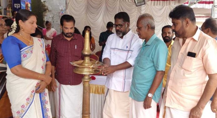 പന്തളം തെക്കേക്കര ഗ്രാമപഞ്ചായത്തും കുടുംബശ്രീയും സംയുക്തമായി ഓണം ഫെസ്റ്റ് സംഘടിപ്പിച്ചു പന്തളം തെക്കേക്കര ഗ്രാമപഞ്ചായത്തും കുടുംബശ്രീയും സംയുക്തമായി ഓണം ഫെസ്റ്റ് സംഘടിപ്പിച്ചു