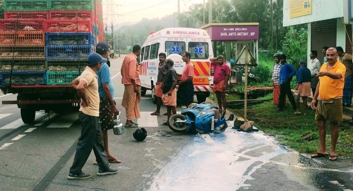 കോന്നിയിൽ പിക് അപ് വാൻ ഇടിച്ച് സ്കൂട്ടർ യാത്രക്കാരന് ഗുരുതര പരിക്ക് കോന്നിയിൽ പിക് അപ് വാൻ ഇടിച്ച് സ്കൂട്ടർ യാത്രക്കാരന് ഗുരുതര പരിക്ക്