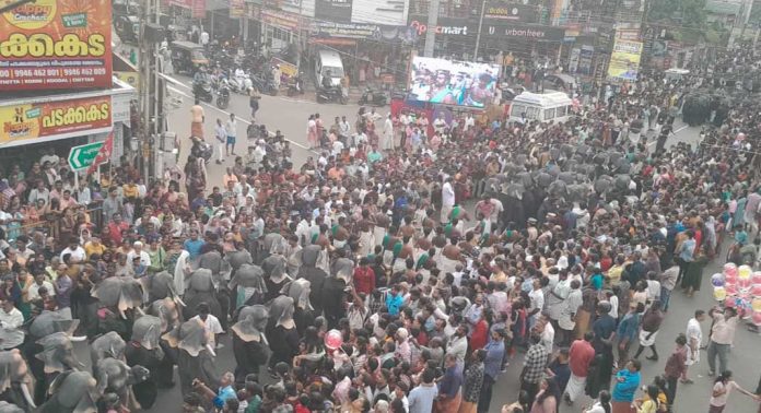 നേപ്പാളിൽ സമൂഹമാധ്യമ നിരോധനം പിൻവലിച്ചു നേപ്പാളിൽ സമൂഹമാധ്യമ നിരോധനം പിൻവലിച്ചു