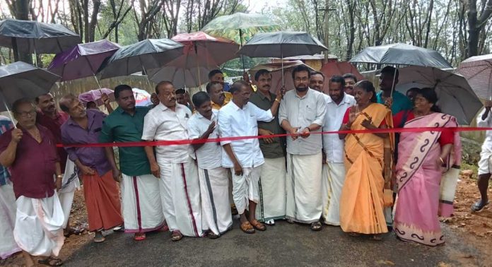 തെക്കേതുണ്ടിൽ നെല്ലിക്കൽ റോഡിൻ്റെ ഉദ്ഘാടനം നടത്തി തെക്കേതുണ്ടിൽ നെല്ലിക്കൽ റോഡിൻ്റെ ഉദ്ഘാടനം നടത്തി