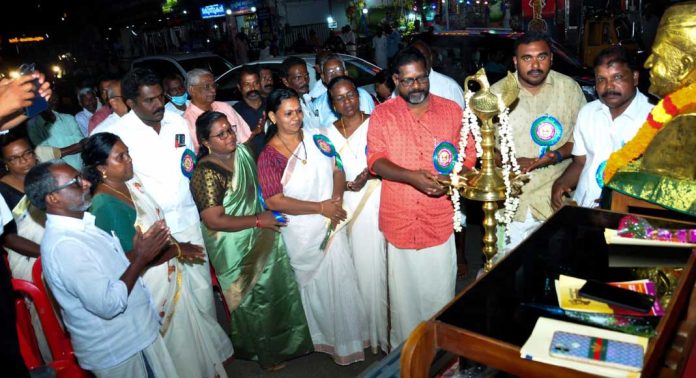ഇരുണ്ട മനസുകളെ വെളിച്ചത്തിൻ്റെ പാതയിലെത്തിച്ച നവോത്ഥാന ശില്പിയാണ് അയ്യൻകാളി : ചിറ്റയം ഗോപകുമാർ ഇരുണ്ട മനസുകളെ വെളിച്ചത്തിൻ്റെ പാതയിലെത്തിച്ച നവോത്ഥാന ശില്പിയാണ് അയ്യൻകാളി : ചിറ്റയം ഗോപകുമാർ