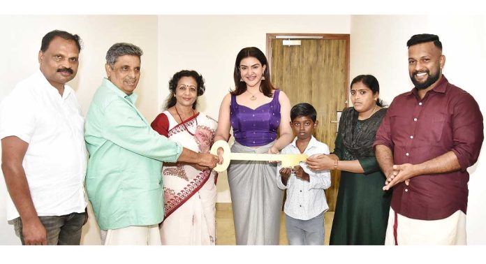 ഡോ. എം. എസ്. സുനിലിന്റെ 359 -മത് സ്നേഹഭവനം സൗമ്യക്കും കുഞ്ഞിനും ഡോ. എം. എസ്. സുനിലിന്റെ 359 -മത് സ്നേഹഭവനം സൗമ്യക്കും കുഞ്ഞിനും