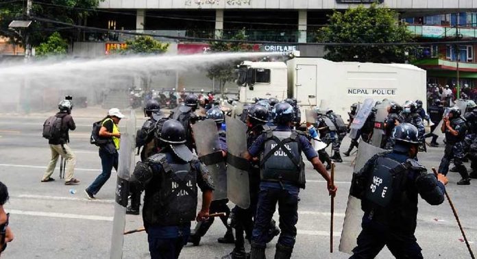 കലാപം കനത്തു ; 19 മരണം, നേപ്പാളിൽ ആഭ്യന്തര മന്ത്രി രാജിവെച്ചു കലാപം കനത്തു ; 19 മരണം, നേപ്പാളിൽ ആഭ്യന്തര മന്ത്രി രാജിവെച്ചു
