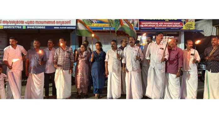 രാഹുൽ ഗാന്ധിക്ക് ഐക്യദാർഢ്യം കോൺഗ്രസ് മലയാലപ്പുഴയിൽ നൈറ്റ് മാർച്ച് നടത്തി രാഹുൽ ഗാന്ധിക്ക് ഐക്യദാർഢ്യം കോൺഗ്രസ് മലയാലപ്പുഴയിൽ നൈറ്റ് മാർച്ച് നടത്തി