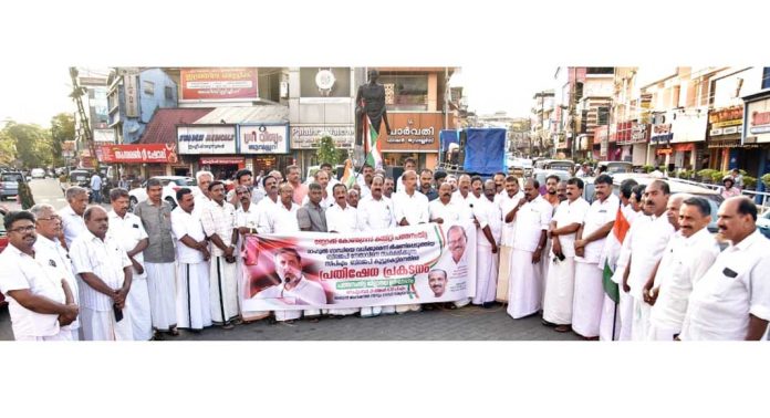 രാഹുൽ ഗാന്ധിക്കെതിരായ വധഭീഷണി ഭീരുത്വം ; പ്രൊഫ. സതീഷ് കൊച്ചുപറമ്പിൽ രാഹുൽ ഗാന്ധിക്കെതിരായ വധഭീഷണി ഭീരുത്വം ; പ്രൊഫ. സതീഷ് കൊച്ചുപറമ്പിൽ