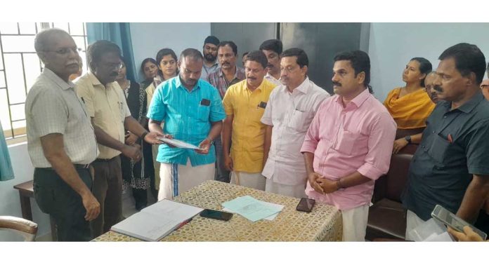 സിപിഐ കോന്നി ലോക്കൽ കമ്മറ്റി സെക്രട്ടറി വിനീതിന്റെ പിതാവിന്റെ മൃതദേഹം കോന്നി മെഡിക്കൽ കോളേജ് അനാട്ടമി വിഭാഗത്തിന് കൈമാറി സിപിഐ കോന്നി ലോക്കൽ കമ്മറ്റി സെക്രട്ടറി വിനീതിന്റെ പിതാവിന്റെ മൃതദേഹം കോന്നി മെഡിക്കൽ കോളേജ് അനാട്ടമി വിഭാഗത്തിന് കൈമാറി