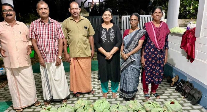 തിരുവോണ കിറ്റുകൾ വിതരണം ചെയ്തു തിരുവോണ കിറ്റുകൾ വിതരണം ചെയ്തു
