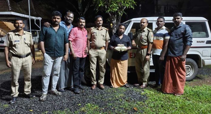 വീട്ടിൽ സൂക്ഷിച്ച കഞ്ചാവുമായി യുവാവ് എക്സ്സൈസ് സംഘത്തിന്റെ പിടിയിലായി വീട്ടിൽ സൂക്ഷിച്ച കഞ്ചാവുമായി യുവാവ് എക്സ്സൈസ് സംഘത്തിന്റെ പിടിയിലായി