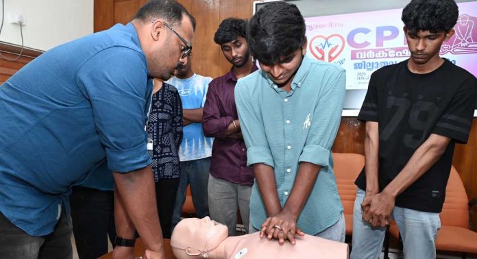 ജില്ലയില് ‘ഹൃദയപൂര്വം’ സി.പി.ആര് പരിശീലന ബോധവല്ക്കരണ കാമ്പയിന് തുടക്കം ജില്ലയില് ‘ഹൃദയപൂര്വം’ സി.പി.ആര് പരിശീലന ബോധവല്ക്കരണ കാമ്പയിന് തുടക്കം