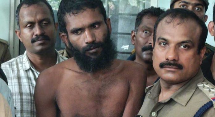 സൗമ്യ വധക്കേസ് പ്രതി ഗോവിന്ദച്ചാമിയെ ക്രൈം ബ്രാഞ്ച് ചോദ്യം ചെയ്തു സൗമ്യ വധക്കേസ് പ്രതി ഗോവിന്ദച്ചാമിയെ ക്രൈം ബ്രാഞ്ച് ചോദ്യം ചെയ്തു