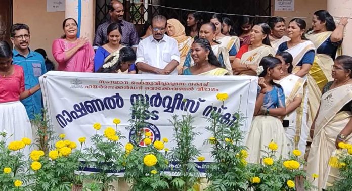 കൈപ്പാട്ടൂർ ഗവ. ഹയർ സെക്കൻഡറി സ്കൂളിൽ ചെണ്ടുമല്ലി പൂക്കാലം കൈപ്പാട്ടൂർ ഗവ. ഹയർ സെക്കൻഡറി സ്കൂളിൽ ചെണ്ടുമല്ലി പൂക്കാലം