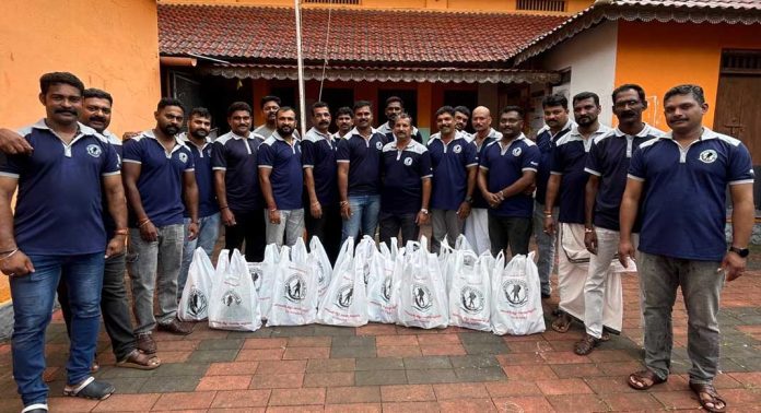 നഗര വീഥിയിൽ പാവങ്ങൾക്ക് ഉത്രാട ദിനത്തിൽ ഓണസദ്യ ഒരുക്കി തപസ് നഗര വീഥിയിൽ പാവങ്ങൾക്ക് ഉത്രാട ദിനത്തിൽ ഓണസദ്യ ഒരുക്കി തപസ്