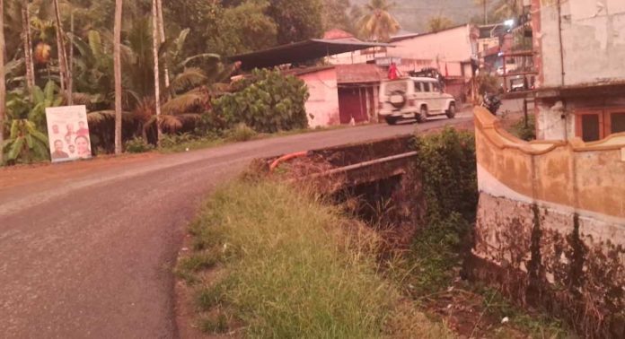 ഇടമൺ ജംഗ്ഷനിലെ വീതി കുറഞ്ഞ പാലം സ്ഥിരം അപകടമേഖല ആകുന്നു ഇടമൺ ജംഗ്ഷനിലെ വീതി കുറഞ്ഞ പാലം സ്ഥിരം അപകടമേഖല ആകുന്നു