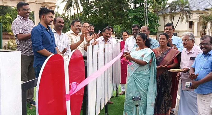 വൈക്കം വലിയ വിലയിലെ ട്രാഫിക് ഐലന്റിൽ ക്രമീകരിച്ച ഐ ലവ് വൈക്കം പ്രോജക്ട് എംഎൽഎ ഉദ്ഘാടനം ചെയ്തു വൈക്കം വലിയ വിലയിലെ ട്രാഫിക് ഐലന്റിൽ ക്രമീകരിച്ച ഐ ലവ് വൈക്കം പ്രോജക്ട് എംഎൽഎ ഉദ്ഘാടനം ചെയ്തു