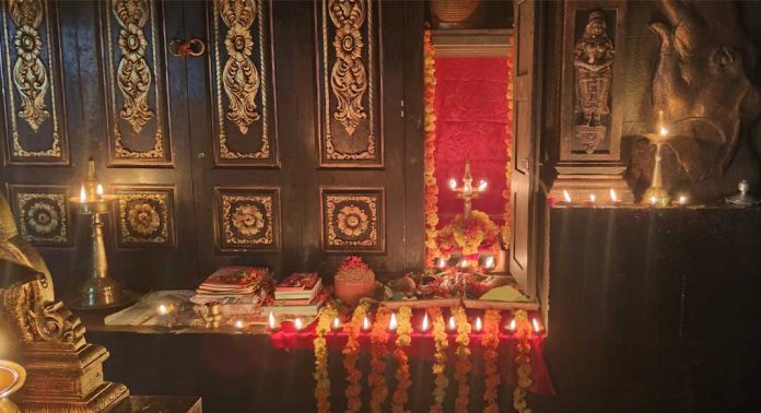 കല്ലേലിക്കാവിൽ അക്ഷരം പൂജ വെച്ചു കല്ലേലിക്കാവിൽ അക്ഷരം പൂജ വെച്ചു