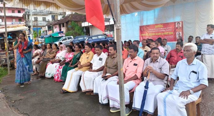 വാഹന പ്രചാരണ ജാഥയ്ക്ക് കോന്നിയിൽ സ്വീകരണം നൽകി വാഹന പ്രചാരണ ജാഥയ്ക്ക് കോന്നിയിൽ സ്വീകരണം നൽകി