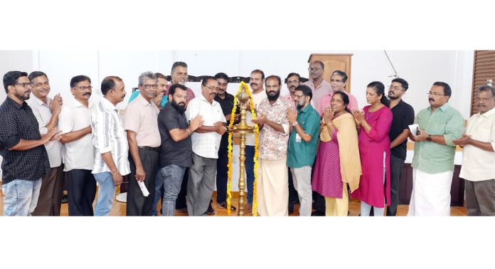 ഓൾ കേരള ഫോട്ടോഗ്രാഫേഴ്സ് അസോസിയേഷൻ – പത്തനംതിട്ട വെസ്റ്റ് യൂണിറ്റ് വാർഷിക സമ്മേളനം നടന്നു ഓൾ കേരള ഫോട്ടോഗ്രാഫേഴ്സ് അസോസിയേഷൻ – പത്തനംതിട്ട വെസ്റ്റ് യൂണിറ്റ് വാർഷിക സമ്മേളനം നടന്നു