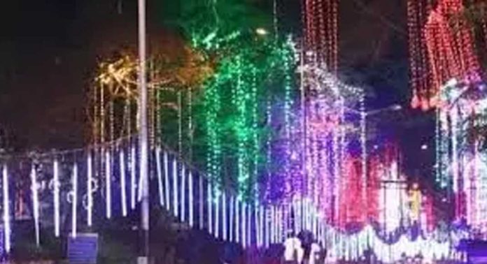 ഓണം വാരാഘോഷത്തോടനുബന്ധിച്ച് ആകാശത്ത് ദൃശ്യവിസ്മയമൊരുക്കുന്ന ആയിരത്തോളം ഡ്രോണുകളുടെ ലൈറ്റ് ഷോയ്ക്ക് നാളെ (സെപ്റ്റംബർ 5) തുടക്കമാകും ഓണം വാരാഘോഷത്തോടനുബന്ധിച്ച് ആകാശത്ത് ദൃശ്യവിസ്മയമൊരുക്കുന്ന ആയിരത്തോളം ഡ്രോണുകളുടെ ലൈറ്റ് ഷോയ്ക്ക് നാളെ (സെപ്റ്റംബർ 5) തുടക്കമാകും