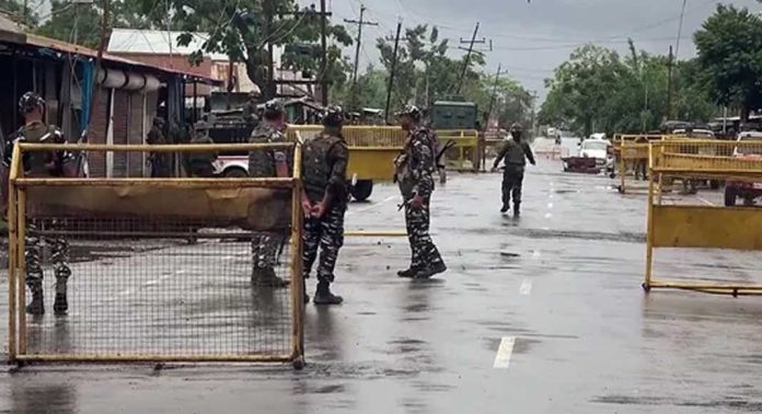മണിപ്പൂരിൽ വീണ്ടും കലാപം ; സംഘർഷത്തിൽ കലാശിച്ച് മാർച്ചുകള് മണിപ്പൂരിൽ വീണ്ടും കലാപം ; സംഘർഷത്തിൽ കലാശിച്ച് മാർച്ചുകള്